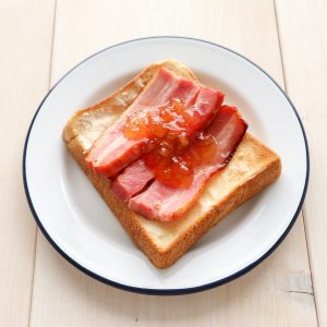 イチゴとキャラメルホイップのワッフル