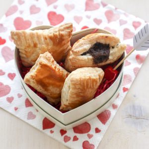 包んで焼きましょ！簡単ミニチョコパイ♡