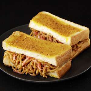 カレー焼きそばパン
