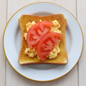 カレートースト～たまごサラダ×トマト～