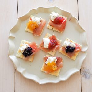 生ハムとクリームチーズのカナッペ～ジャム添え～