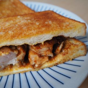 照り焼きチキンのハニーマスタードサンド
